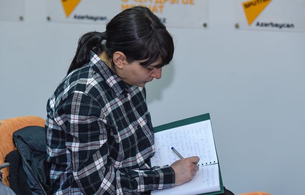 Встреча российских депутатов и экспертов с журналистами на тему Россия и Азербайджан: 25 лет сотрудничества и развития - Sputnik Азербайджан