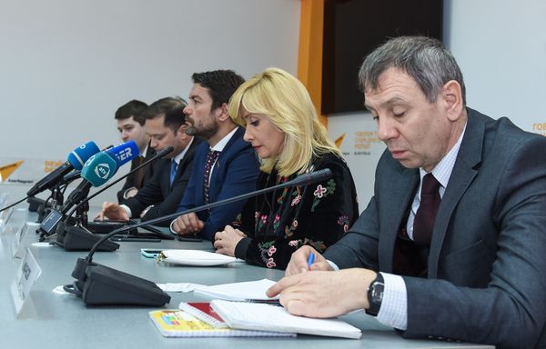 Встреча российских депутатов и экспертов с журналистами на тему Россия и Азербайджан: 25 лет сотрудничества и развития - Sputnik Азербайджан