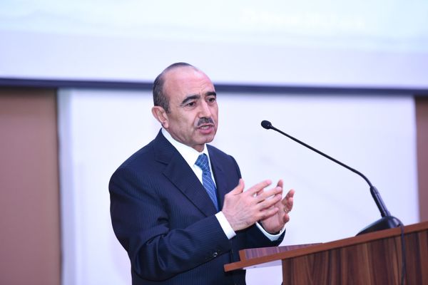 Помощник президента Азербайджана по общественно-политическим вопросам Али Гасанов - Sputnik Азербайджан