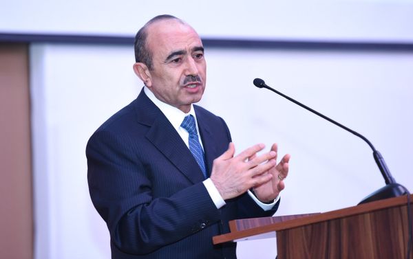 Помощник президента Азербайджана по общественно-политическим вопросам Али Гасанов - Sputnik Азербайджан