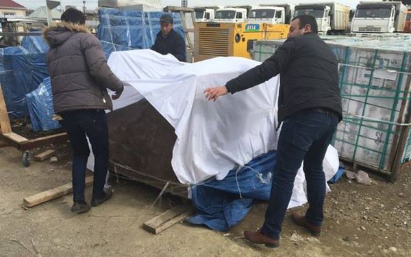 Памятник поэту Микаилу Мушфигу ожидает завершения реконструкции территории - Sputnik Азербайджан