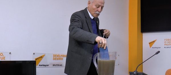 Азербайджанский эколог показал, как нужно очищать питьевую воду - Sputnik Азербайджан