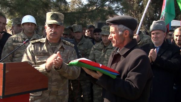 Солдат азербайджанской армии Гадимов Зульфи Рагим оглу сегодня был похоронен в родном Бейлаганском районе - Sputnik Азербайджан