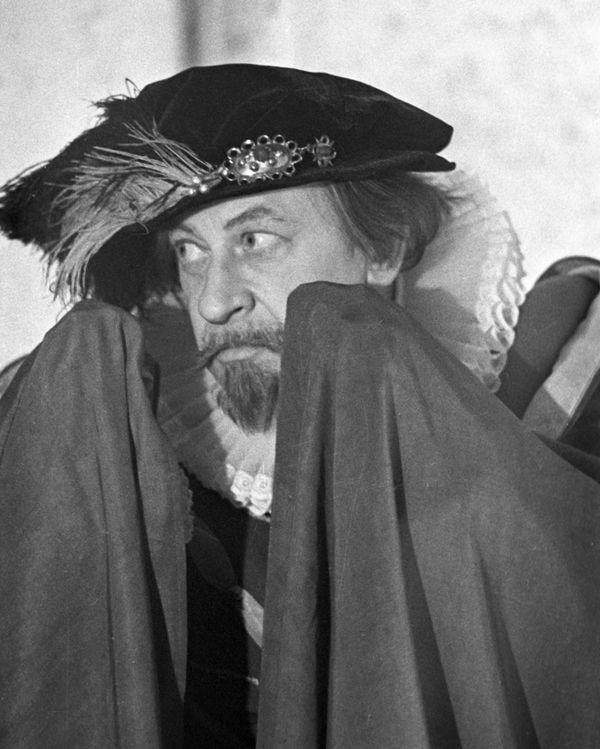 Народный артист СССР Евгений Евстигнеев в сцене из фильма Комический любовник или любовные затеи сэра Джона Фальстафа (1983 год) - Sputnik Азербайджан