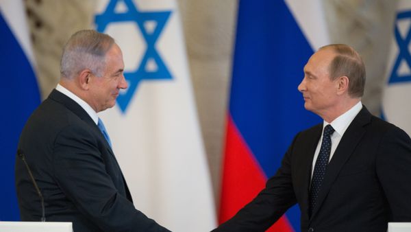 Президент России Владимир Путин и премьер-министр Израиля Биньямин Нетаньяху во время совместной пресс-конференции в Кремле, 7 июня 2016 года - Sputnik Азербайджан
