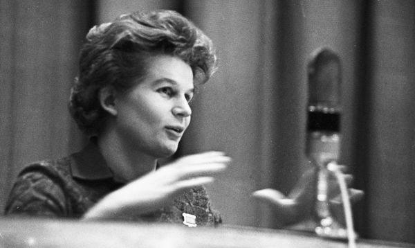 Валентина Терешкова, первая в мире женщина-космонавт, Герой Советского Союза - Sputnik Азербайджан