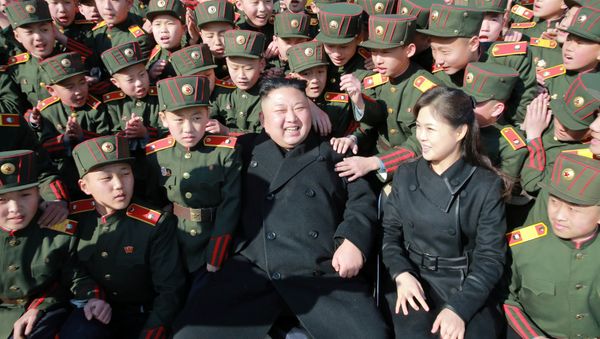 Ким Чен Ын в Революционной школе Мангёндэ - Sputnik Азербайджан
