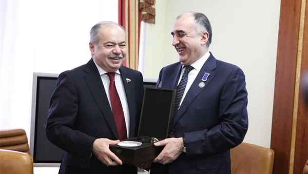 Министр иностранных дел Азербайджана встретился с заместителем председателя Совета Федерации России Ильясом Умахановым - Sputnik Азербайджан