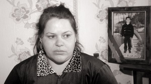 Мать Фариза: Мой сын принес мне цветы на праздник, и эти цветы потом оказались на его могиле… - Sputnik Азербайджан