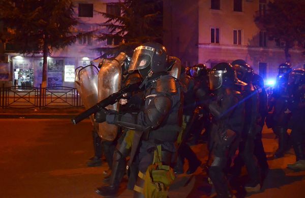 Полицейскому спецназу пришлось применить резиновые пули для разгона протестующих в ходе беспорядков в Батуми - Sputnik Азербайджан