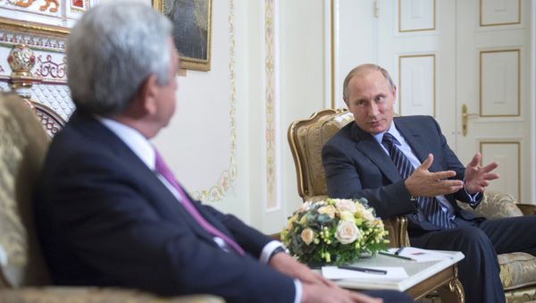 Президент России Владимир Путин (справа) и президент Армении Серж Саргсян, фото из архива - Sputnik Азербайджан