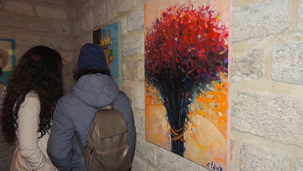 Выставка в галерее Art Tower в Ичеришехер под названием Разнообразие - Sputnik Азербайджан