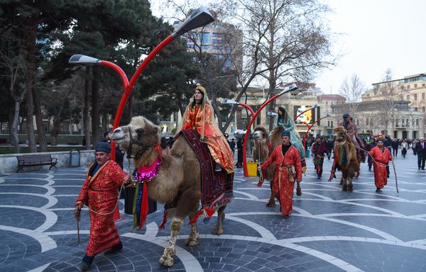 Праздничный концерт в преддверии Новруз Байрамы около Гоша Гала гапысы Праздничный концерт в преддверии Новруз Байрамы около Гоша Гала гапысы - Sputnik Азербайджан
