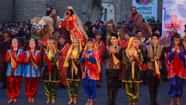 Праздничный концерт в преддверии Новруз Байрамы около Гоша Гала гапысы - Sputnik Азербайджан