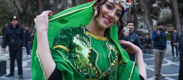 Праздничный концерт в преддверии Новруз Байрамы около Гоша Гала гапысы - Sputnik Азербайджан