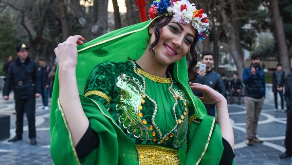 Праздничный концерт в преддверии Новруз Байрамы около Гоша Гала гапысы - Sputnik Азербайджан