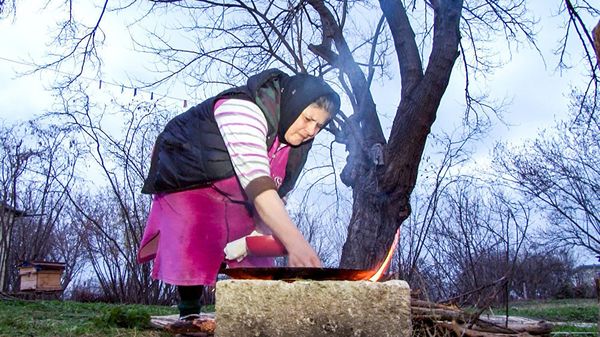 По поверьям, когда на праздник жаришь пшеницу, то дом очищается от злых духов - Sputnik Азербайджан
