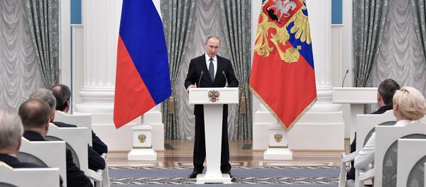 Президент РФ Владимир Путин выступает на церемонии вручения премий президента РФ, фото из архива - Sputnik Азербайджан