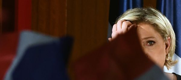 Кандидат в президенты Франции Марин Ле Пен - Sputnik Азербайджан