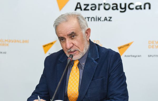 Пресс-конференция председателя Общества свободных потребителей Азербайджана Эйюба Гусейнова - Sputnik Азербайджан
