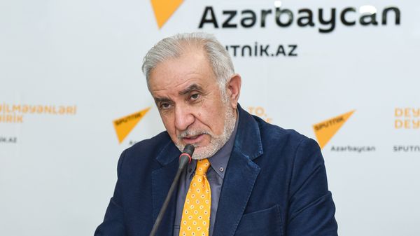 Пресс-конференция председателя Общества свободных потребителей Азербайджана Эйюба Гусейнова - Sputnik Азербайджан