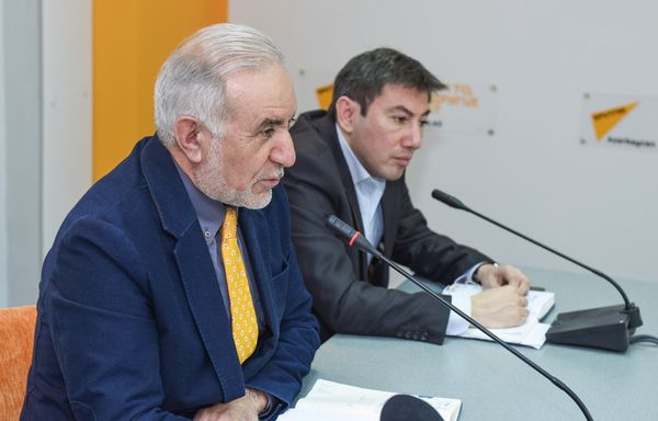 Пресс-конференция председателя Общества свободных потребителей Азербайджана Эйюба Гусейнова - Sputnik Азербайджан