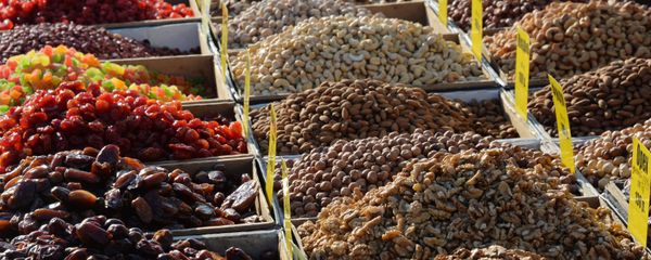 Продажа орехов и сухофруктов, фото из архива - Sputnik Азербайджан