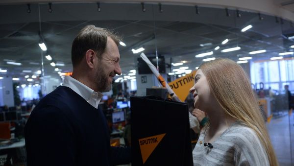 Руководитель Sputnik в странах СНГ и Балтии Андрей Благодыренко и Анастасия Кравченя - Sputnik Азербайджан