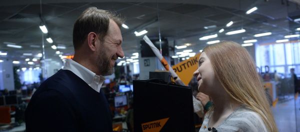 Руководитель Sputnik в странах СНГ и Балтии Андрей Благодыренко и Анастасия Кравченя - Sputnik Азербайджан