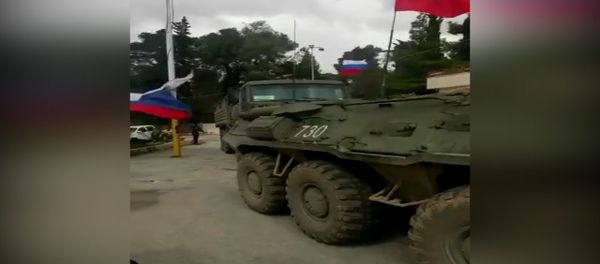 Военные на бронетехнике с флагами РФ в сирийском Африне Военные на бронетехнике с флагами РФ в сирийском Африне - Sputnik Азербайджан