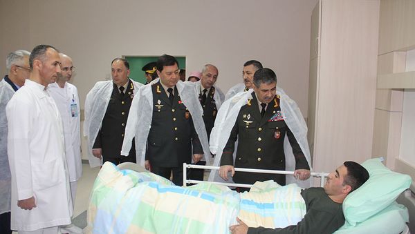 По случаю праздника Новруз руководство Министерства Обороны посетило военный госпиталь - Sputnik Азербайджан
