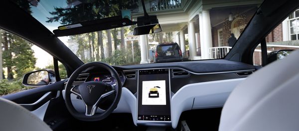 Электромобиль Tesla X 75D - Sputnik Азербайджан