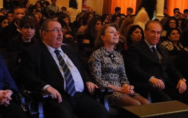 Международный фестиваль-конкурс искусств в театре песни имени Рашида Бейбутова - Sputnik Азербайджан