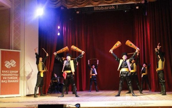 Международный фестиваль-конкурс искусств в театре песни имени Рашида Бейбутова - Sputnik Азербайджан