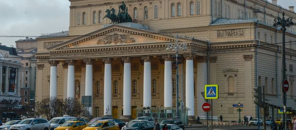Вид на здание Государственного Академического Большого театра в Москве - Sputnik Азербайджан