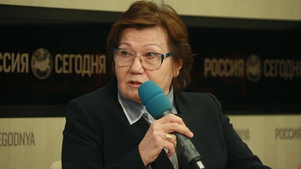 Эксперт по вопросам миграции Александра Докучаева - Sputnik Азербайджан