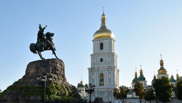 Памятник Богдану Хмельницкому на Софийской площади в Киеве - Sputnik Азербайджан