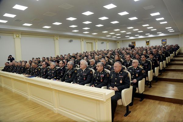 Группа высокопоставленных военнослужащих уволена в запас и отправлена в отставку - Sputnik Азербайджан