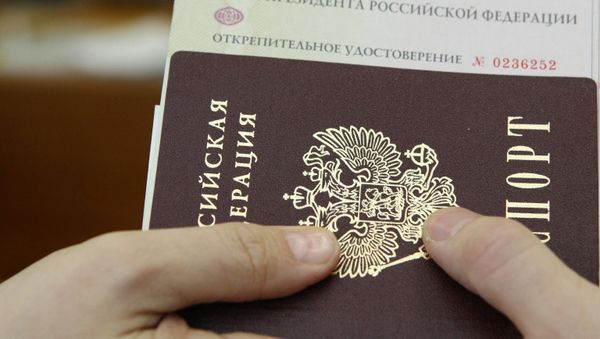 Выдача открепительных удостоверений для голосования на выборах президента РФ - Sputnik Азербайджан