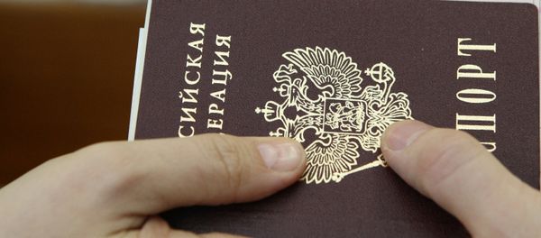 Выдача открепительных удостоверений для голосования на выборах президента РФ - Sputnik Азербайджан
