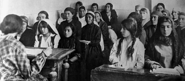 Школа ликбез, 1927 год Школа ликбез, 1927 год - Sputnik Азербайджан