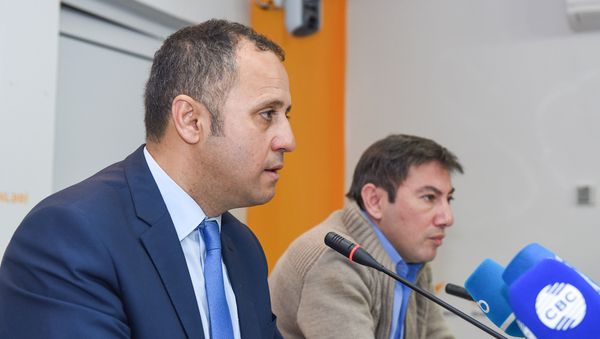 Турецкий публицист и политолог Йылмаз Алтунсой в международном мультимедийном пресс-центре Sputnik Азербайджан - Sputnik Азербайджан