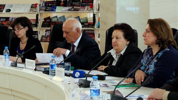 Омбудсман Азербайджана Эльмира Сулейманова на научно-практической конференции, посвященной Дню геноцида азербайджанцев - Sputnik Азербайджан