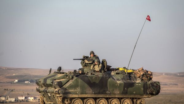 Танк ВС Турции в деревне Эсме в провинции Алеппо, Сирия, фото из архива - Sputnik Азербайджан