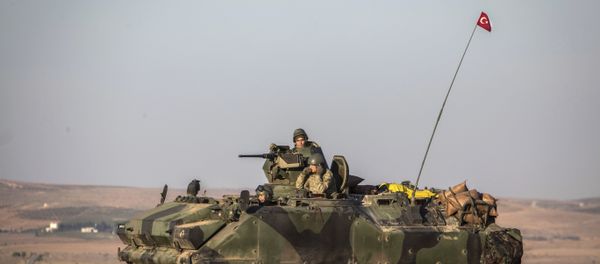 Танк ВС Турции в деревне Эсме в провинции Алеппо, Сирия, фото из архива - Sputnik Азербайджан