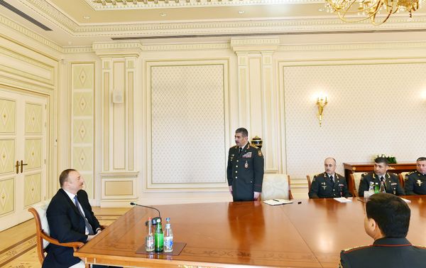 Ильхам Алиев встретился с группой военнослужащих в связи с годовщиной апрельских побед Азербайджанской армии - Sputnik Азербайджан