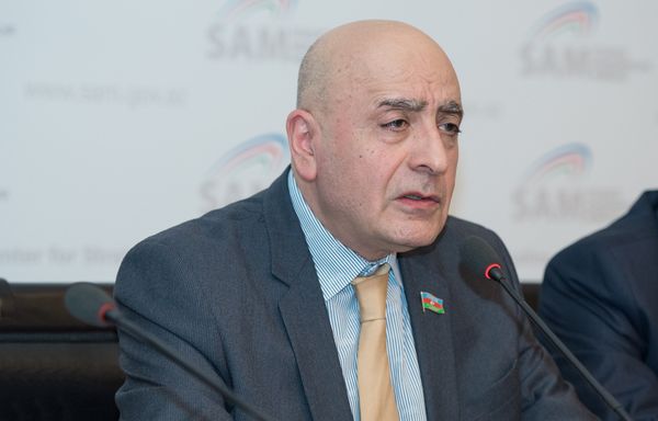 Депутат Милли Меджлиса АР Расим Мусабеков - Sputnik Азербайджан