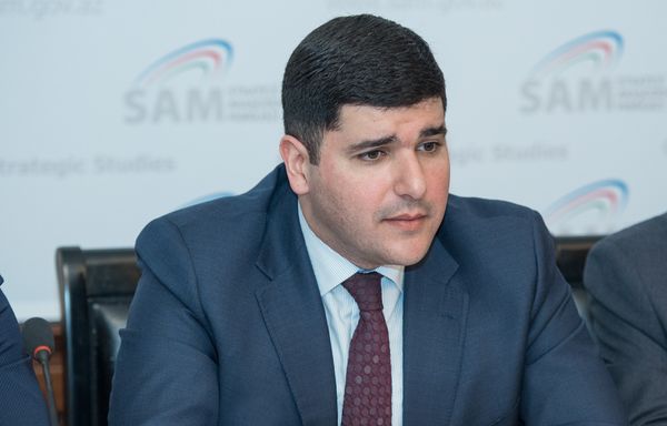 Директор Центра стратегических исследований при Президенте Азербайджана Фархад Мамедов - Sputnik Азербайджан