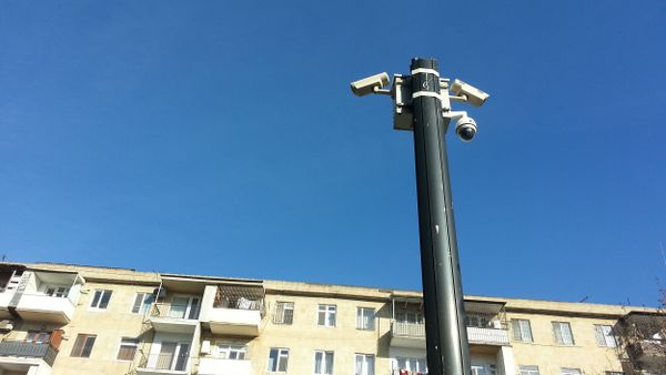 Камера автоматической фиксации нарушений правил дорожного движения на улице Микаила Мушфига в Баку - Sputnik Азербайджан