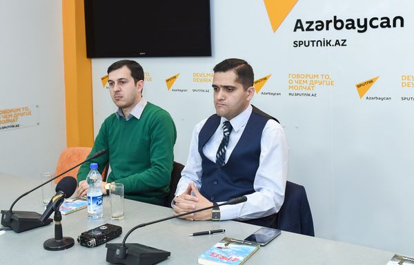 Презентация книги политолога Эльхана Шахиноглу “Апрельское перемирие”. - Sputnik Азербайджан
